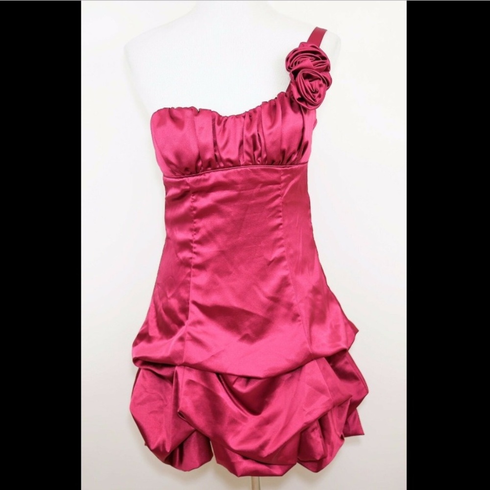 NEW SPEECHLESS Pink One Shoulder Bubble Dress